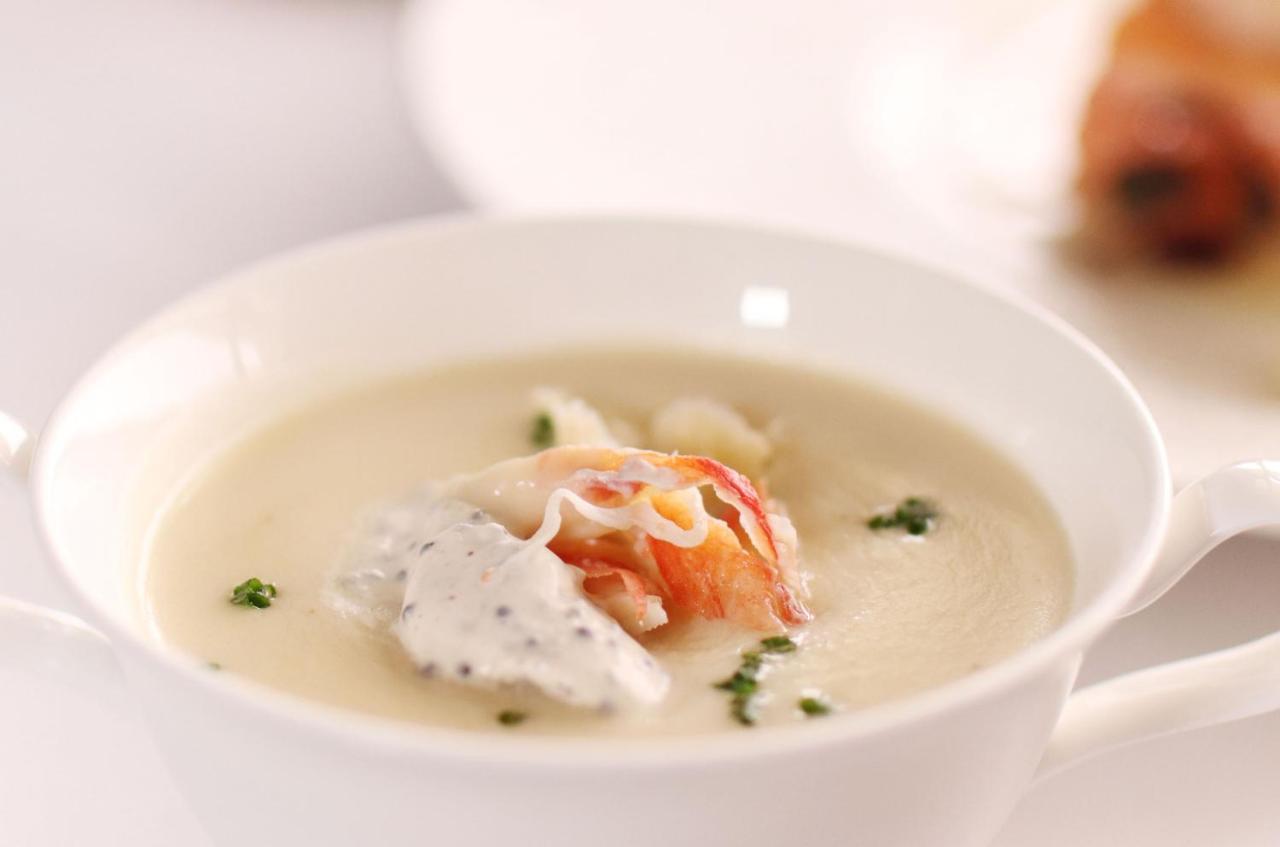 Marco Polo Hongkong Hotel Ngoại thất bức ảnh A lobster bisque