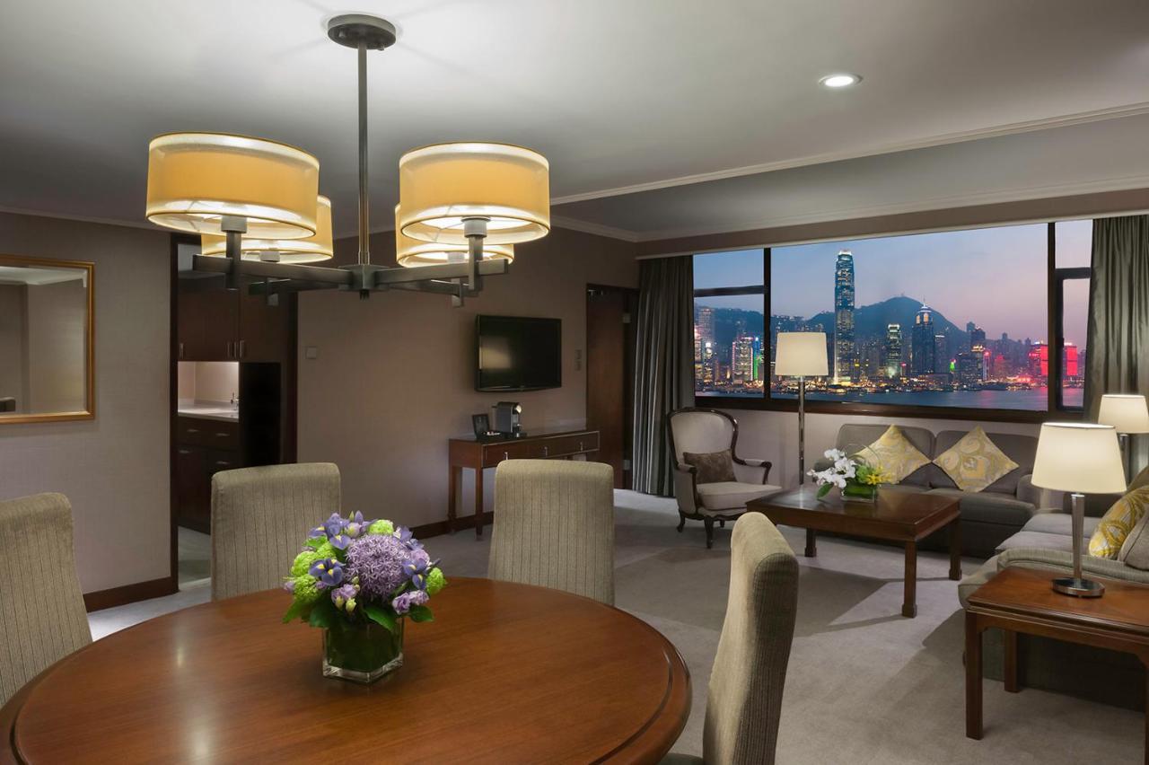 Marco Polo Hongkong Hotel Ngoại thất bức ảnh A suite at the Conrad Hong Kong