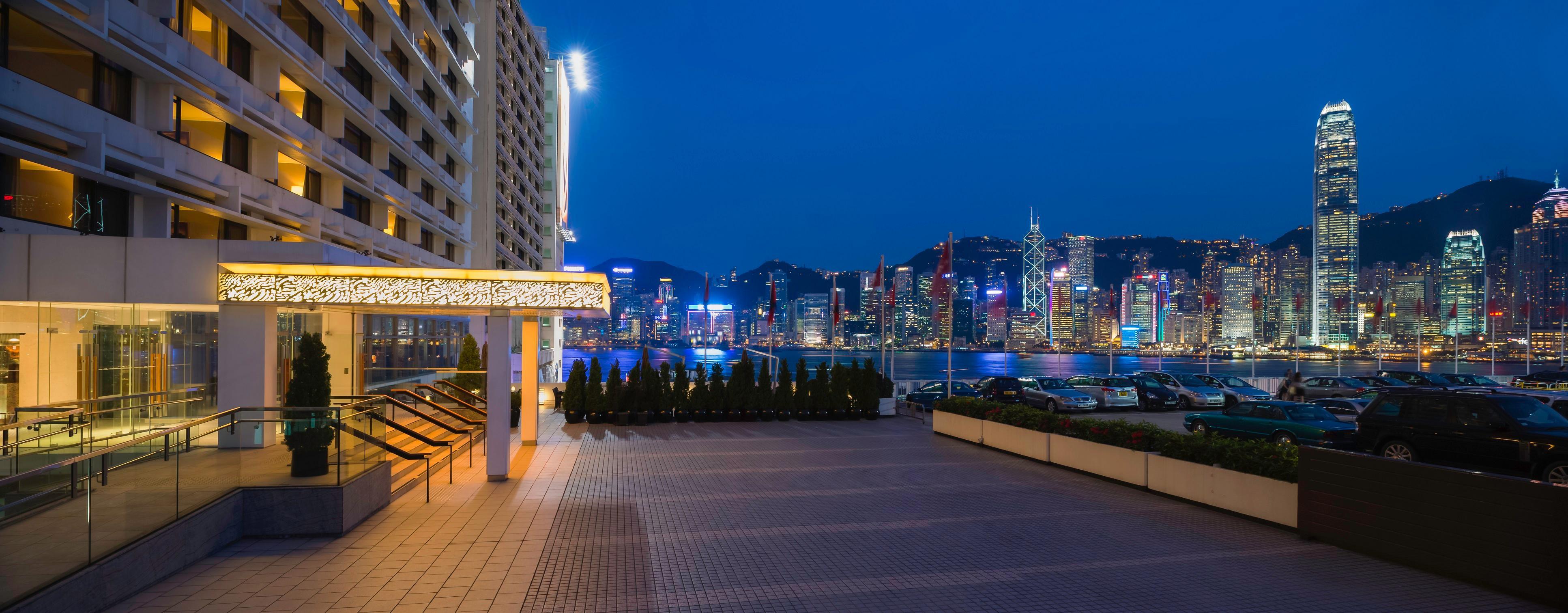Marco Polo Hongkong Hotel Ngoại thất bức ảnh View of Victoria Harbour from the hotel
