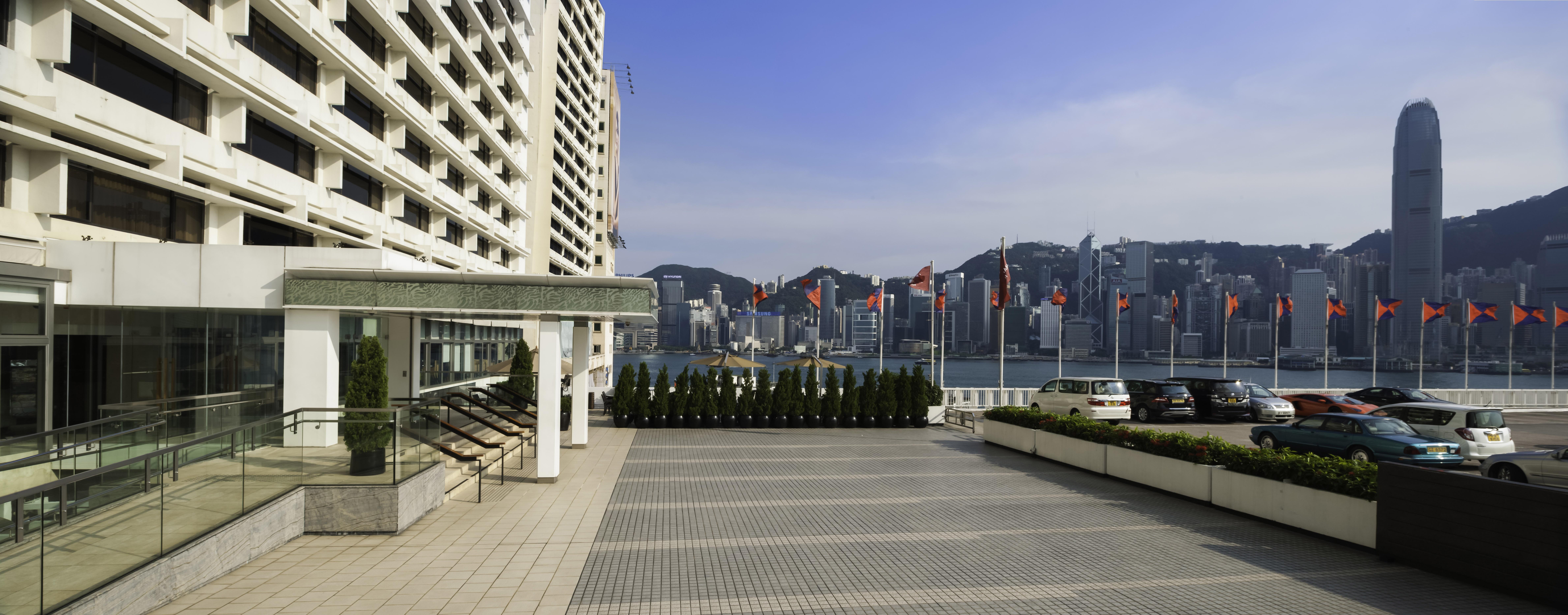 Marco Polo Hongkong Hotel Ngoại thất bức ảnh View of Victoria Harbour from the hotel