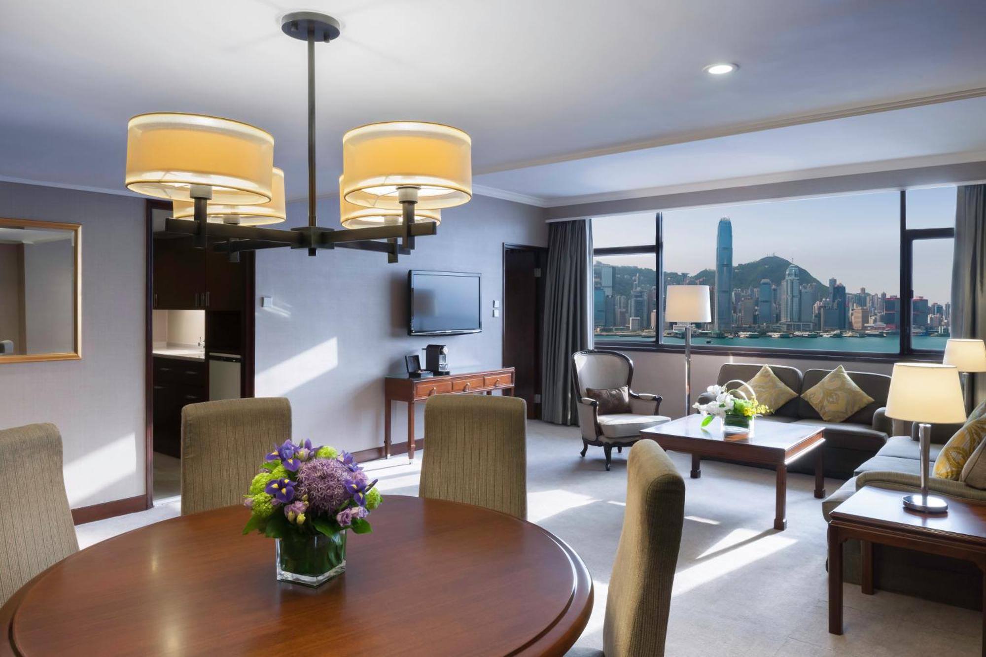 Marco Polo Hongkong Hotel Ngoại thất bức ảnh A suite at the hotel