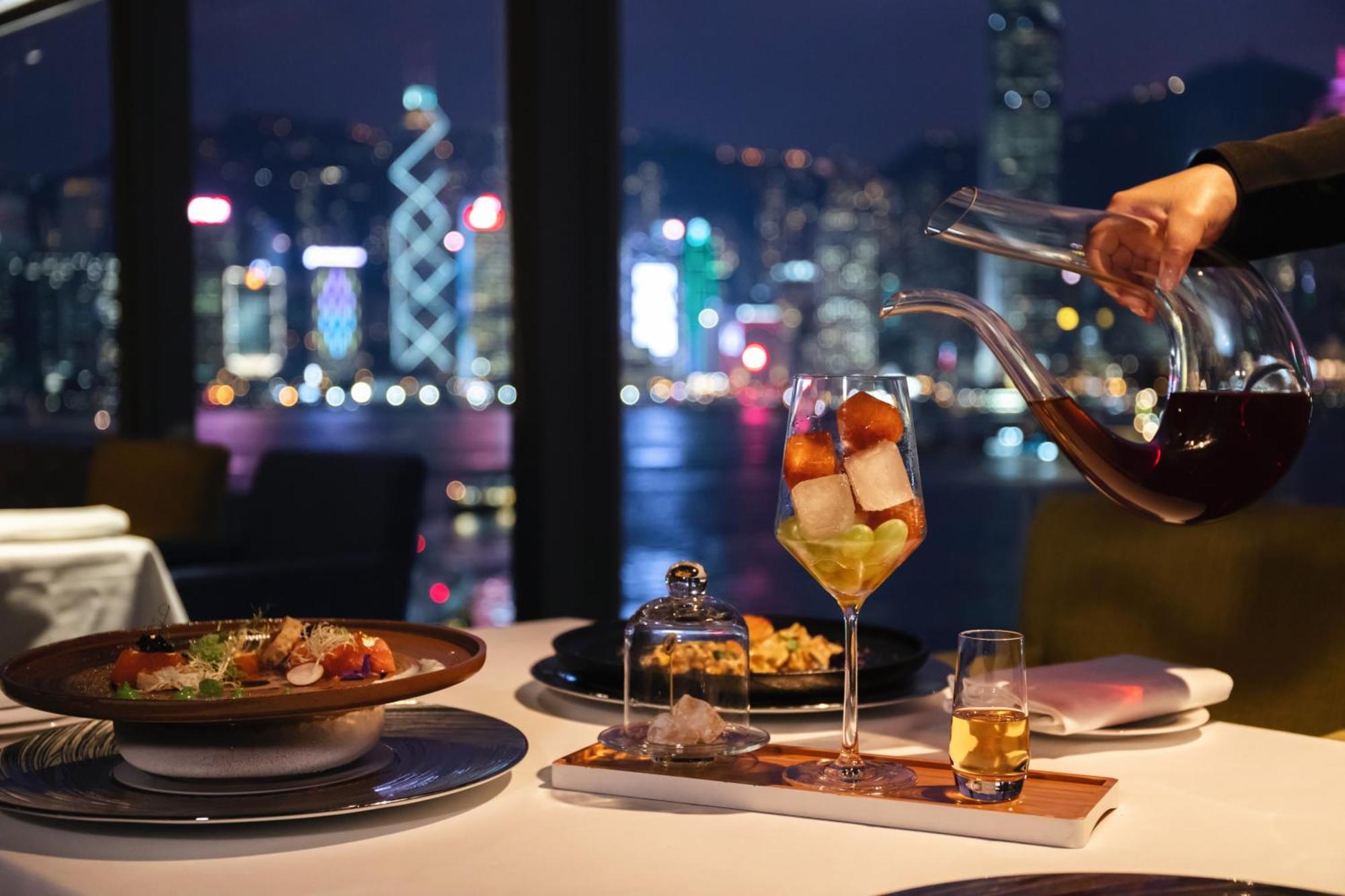 Marco Polo Hongkong Hotel Ngoại thất bức ảnh The view from the restaurant