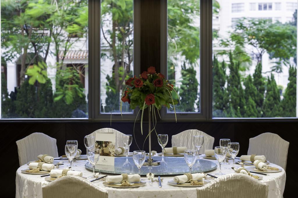 Marco Polo Hongkong Hotel Ngoại thất bức ảnh A table set for a banquet